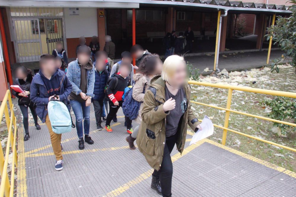 Temporal en Galicia | Suspendidas las clases en un centro de Marín tras desprenderse parte de cubierta