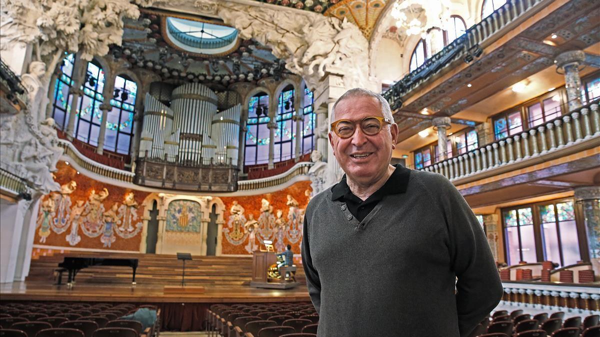 Carles Gonzàlez sonríe en el Palau de la Música, tras superar un largo ingreso por covid-19