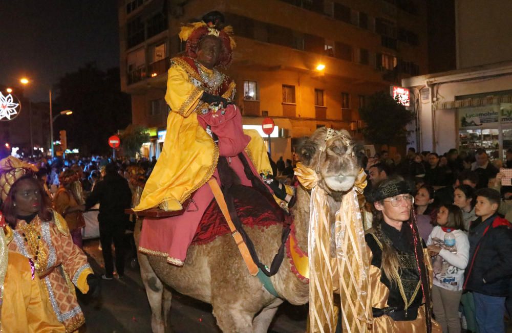 El distrito malagueño, como ya es tradición, adelanta el cortejo de sus majestades los Reyes Magos por las calles Fernández Fermina, Conde del Guadalhorce, Cruz del Humilladero o Camino de San Rafael.