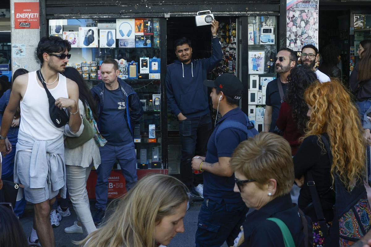 Informarse del apagón a través de la radio