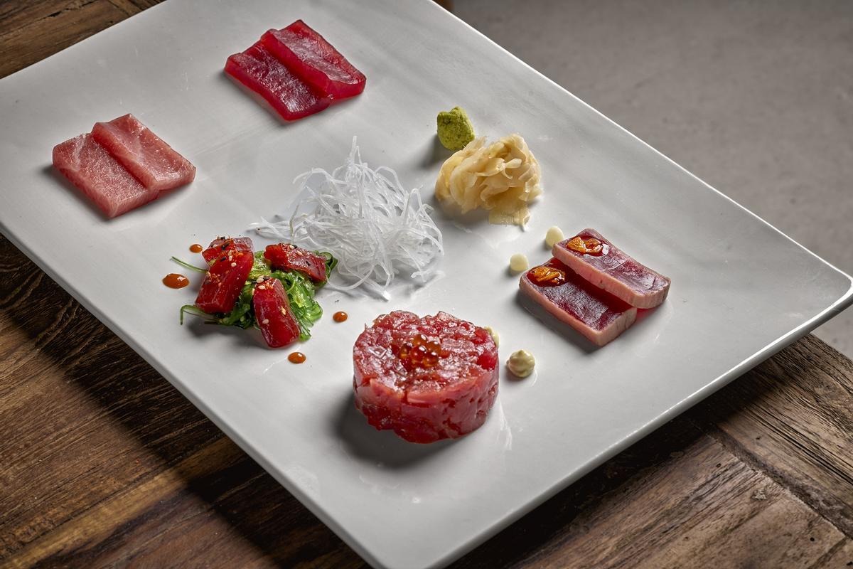 El nuevo restaurante El Campero Madrid ocupa un palacete rehabilitado del siglo XIX en la calle Lagasca, donde reproduce la experiencia gastronómica del mítico establecimiento de Barbate dedicada al atún rojo de almadraba. El nuevo restaurante El Campero Madrid ocupa un palacete rehabilitado del siglo XIX en la calle Lagasca, donde reproduce la experiencia gastronómica del mítico establecimiento de Barbate dedicada al atún rojo de almadraba.