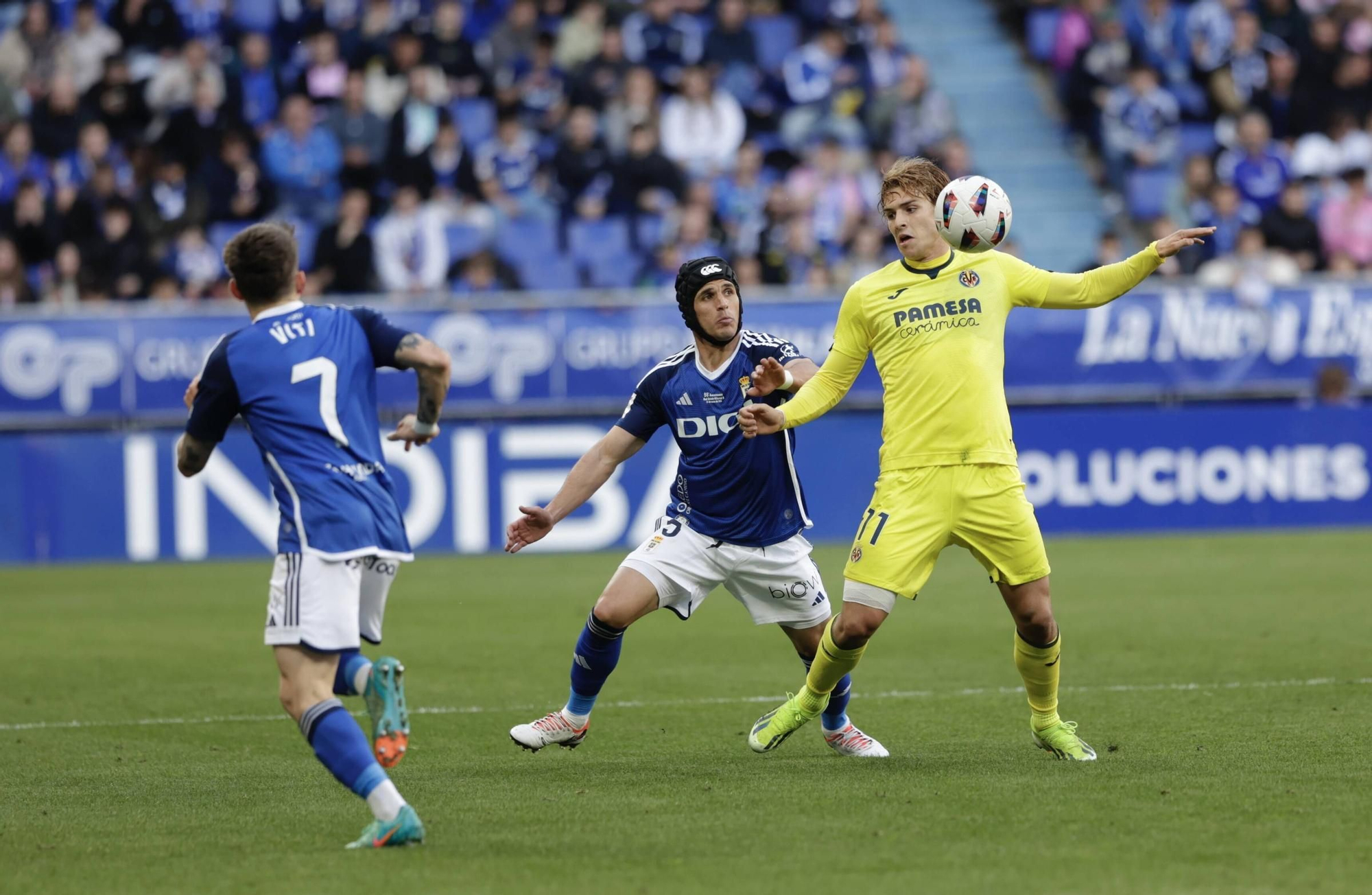 Alemão pega más duro y el Oviedo vuelve a ganar: 2-1