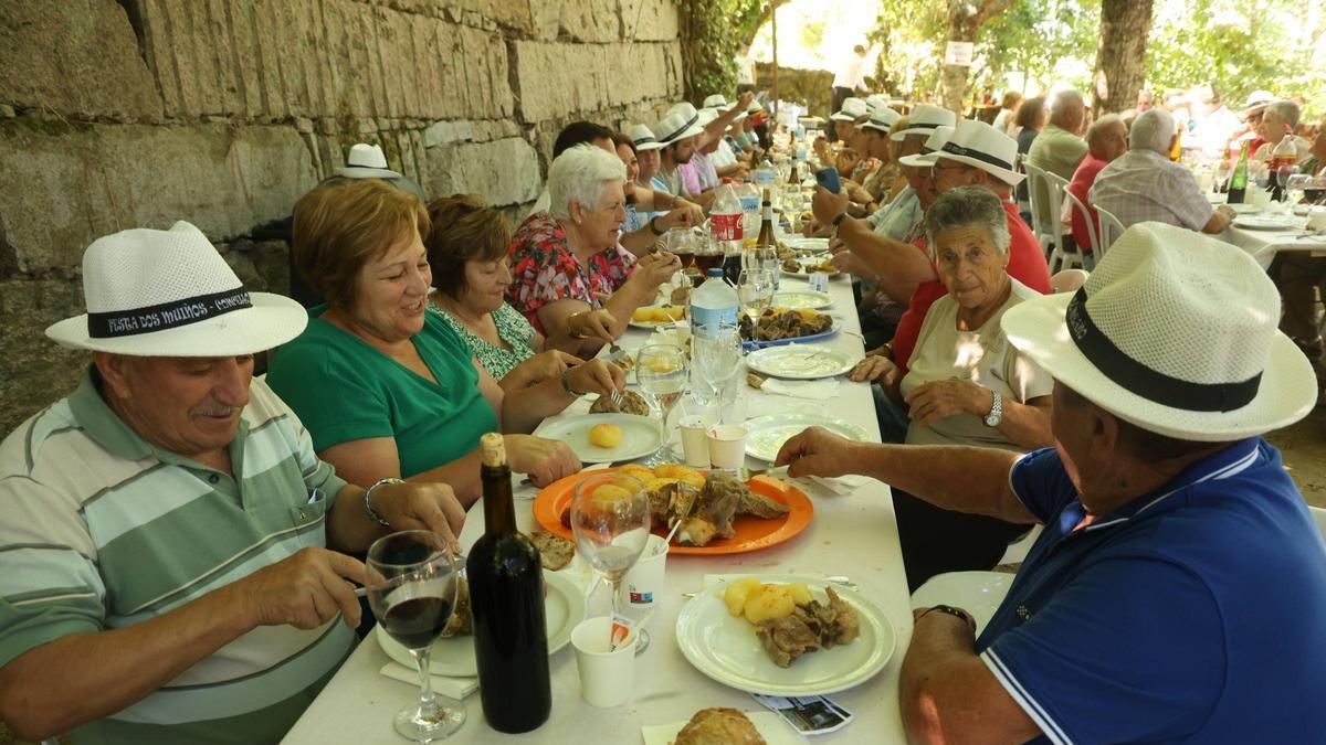 Algunos de los comensales reunidos en Lores.