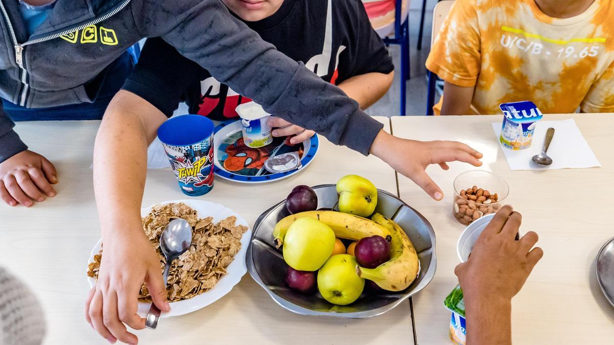 Taller de comida saludable en un colegio de la provincia