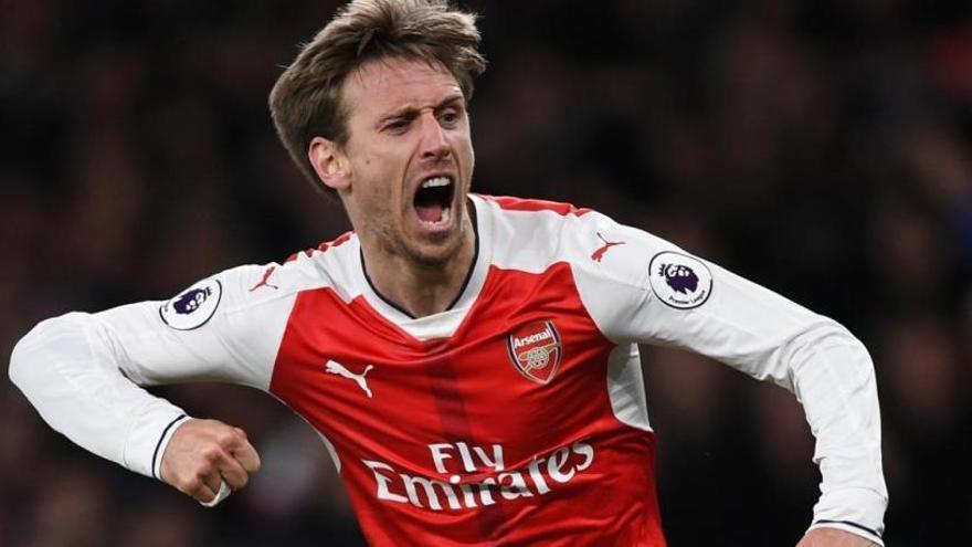 Monreal, con la camiseta del Arsenal.