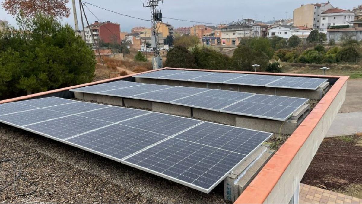 Panells que s'han instal·lat al Pavelló Blau