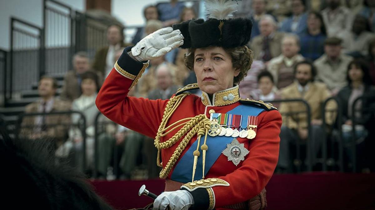 Olivia Colman en el papel de la reina Isabel II de Inglaterra, en uan imagen de la serie 'The Crown'