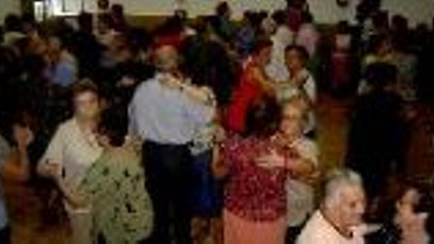 CLASES DE BAILE LOS DOMINGOS EN ZARZA LA MAYOR