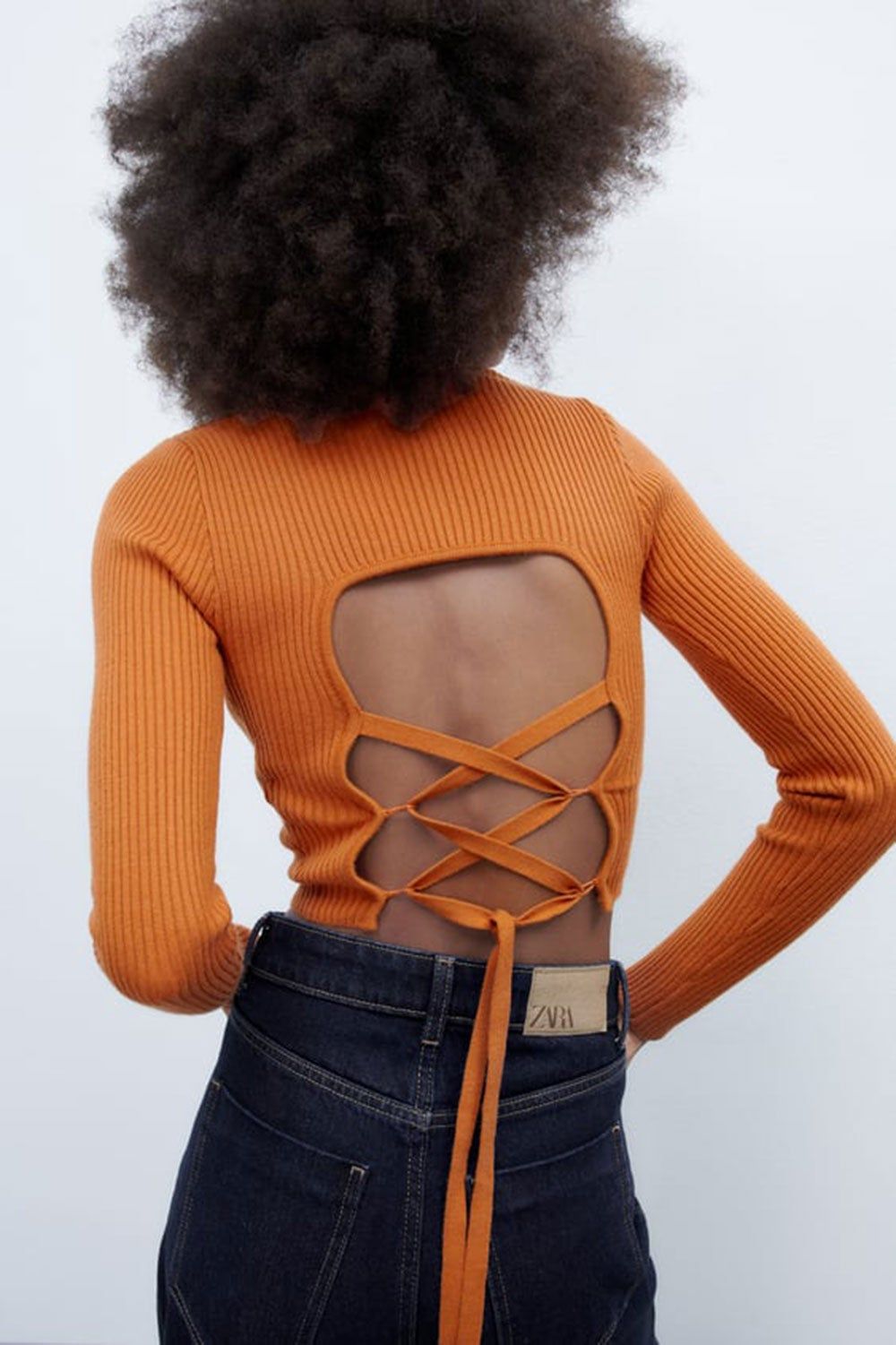Este jersey de punto y espalda abierta de Zara ya tiene lista de espera -  Cuore