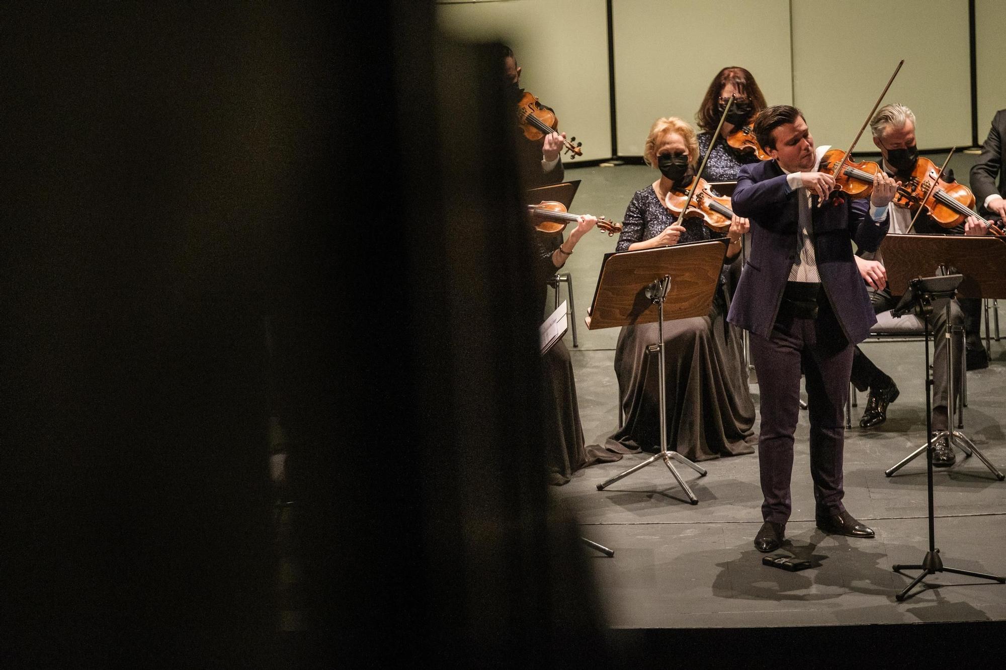 Concierto de la Orquesta de Cámara de Lituania, con Sergej Krylov como violín y concertino