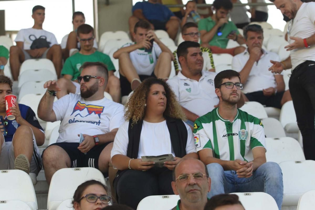 Los aficionados del Córdoba CF en el Arcángel