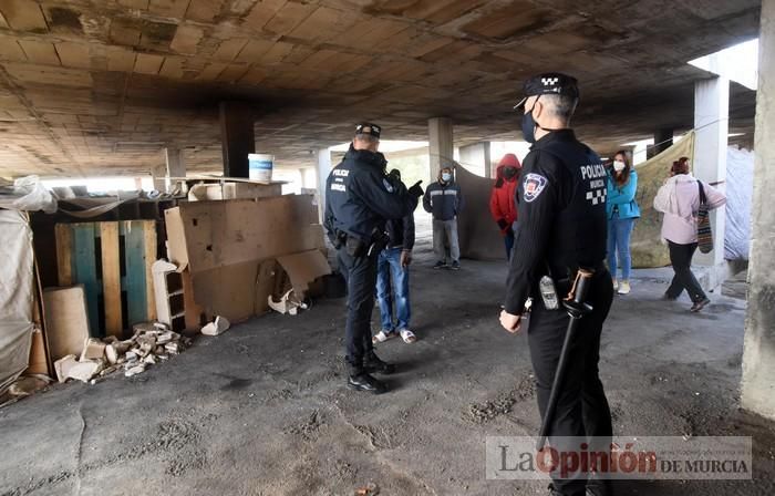 Tensión en San Pío X durante el desalojo de okupas en un edificio abandonado