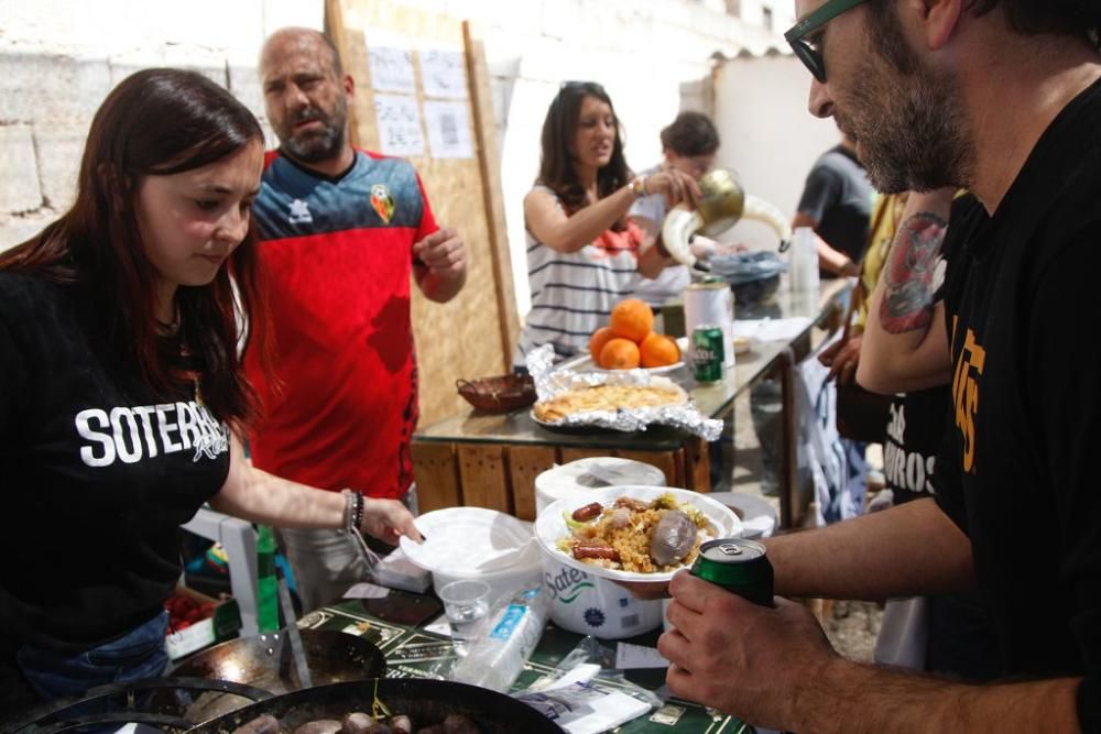 Catalanes y murcianos comparten almuerzo en las vías