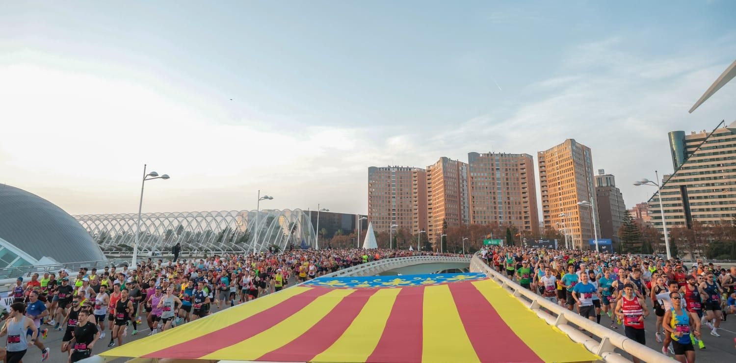 La salida del Maratón Valencia 2024, en imágenes