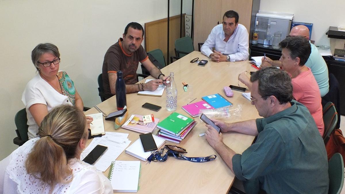 Una de las recientes reuniones de la nueva junta directiva de Al-Zahara.