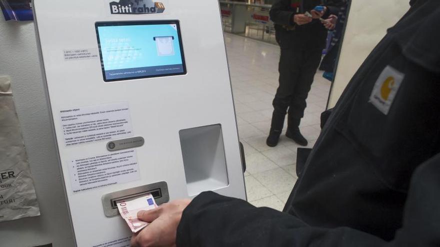 Cajero dispensador de «bitcoins» en Helsinki.