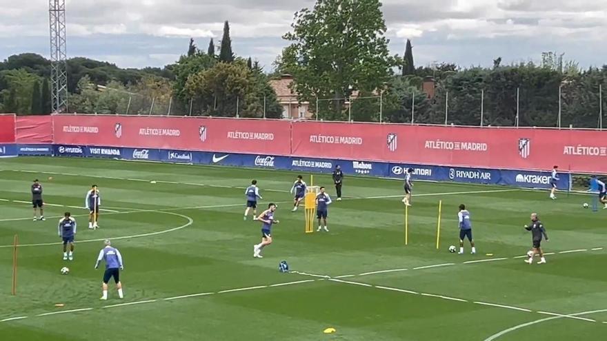 Johnny Cardoso entrena con normalidad con el grupo