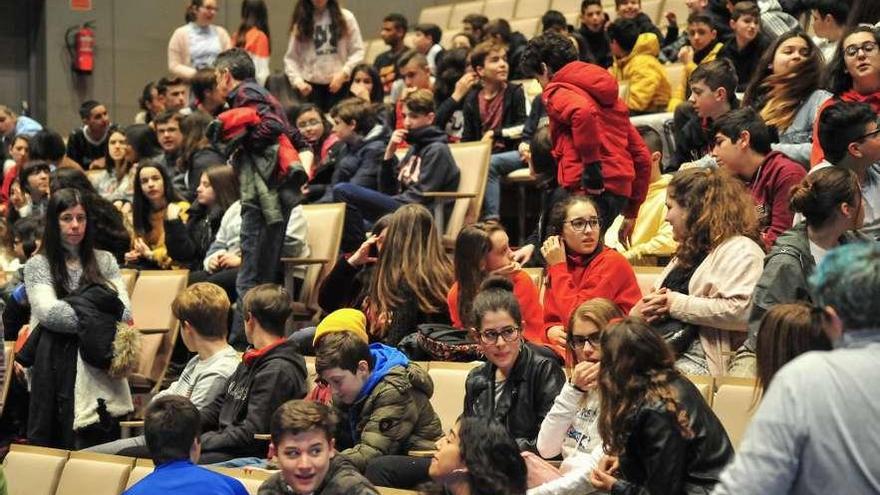 Estudiantes de ESO asistieron a la proyección del primer filme de Cinensino. // Iñaki Abella