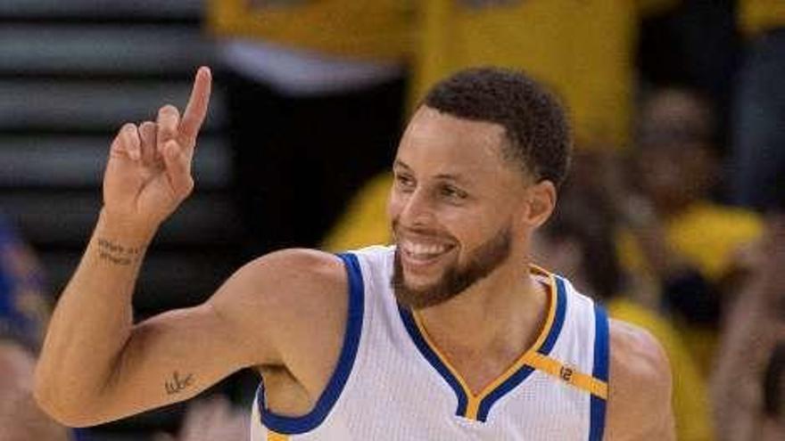 Curry debuta con cuatro bajo par en un torneo profesional