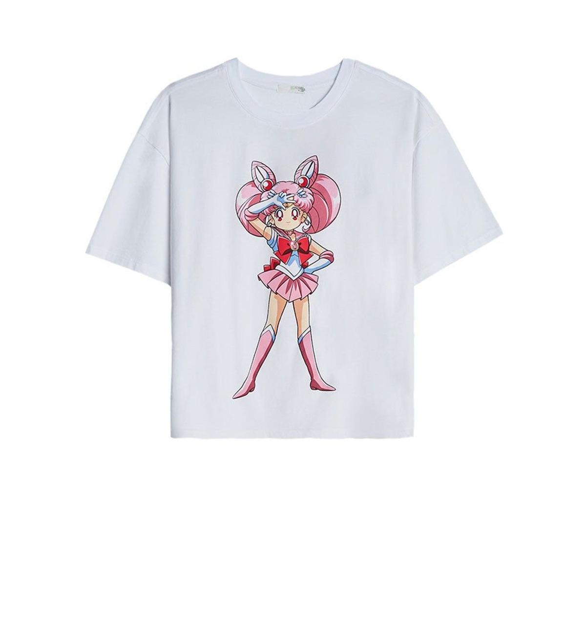 Camiseta de manga corta de Sailor Moon x Bershka. (Precio: 12,99 euros)