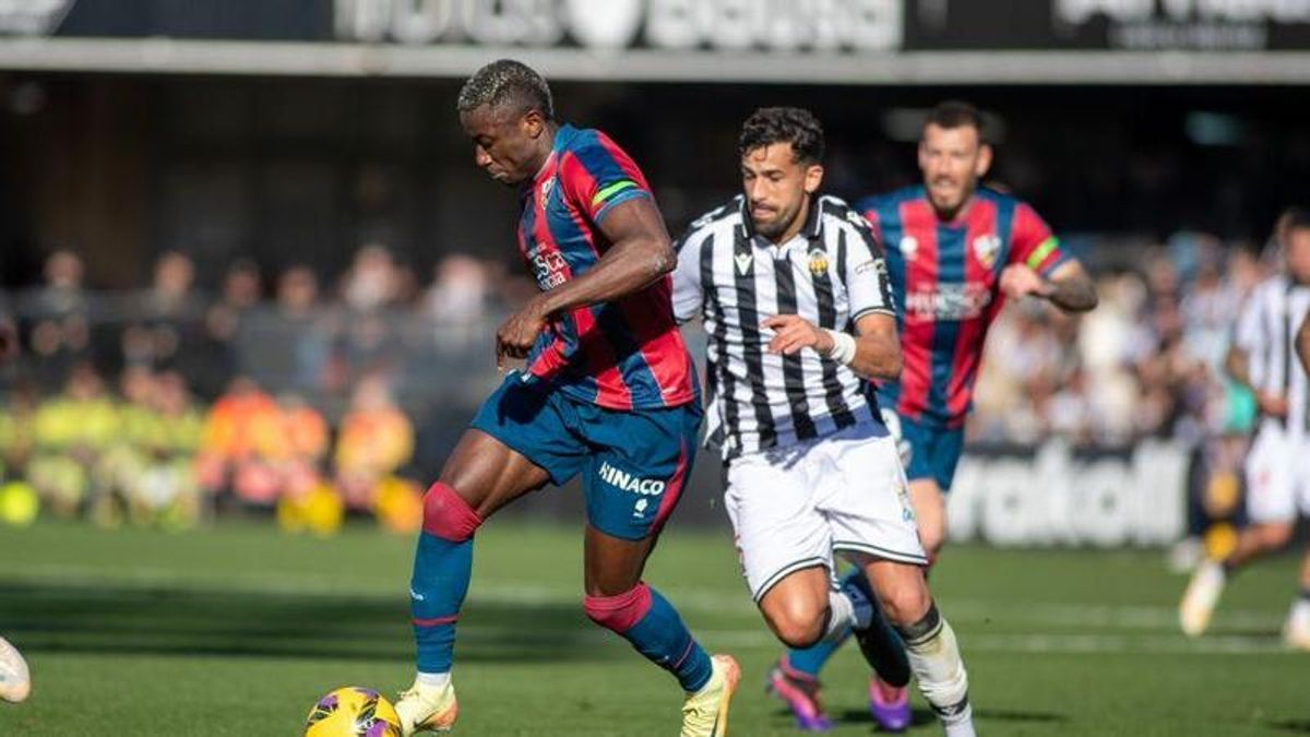 Un lance del CD Castellón y el SD Huesca