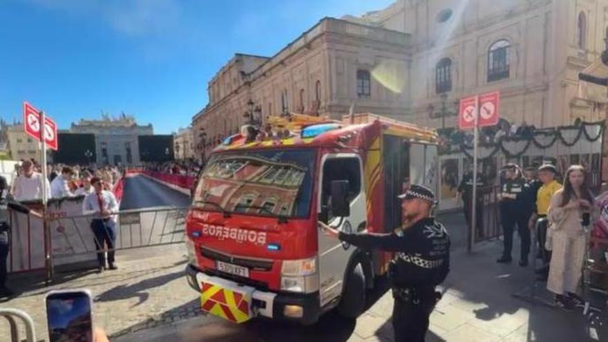 Vídeo | Llegan los Bomberos a la calle Francos para sofocar el incendio