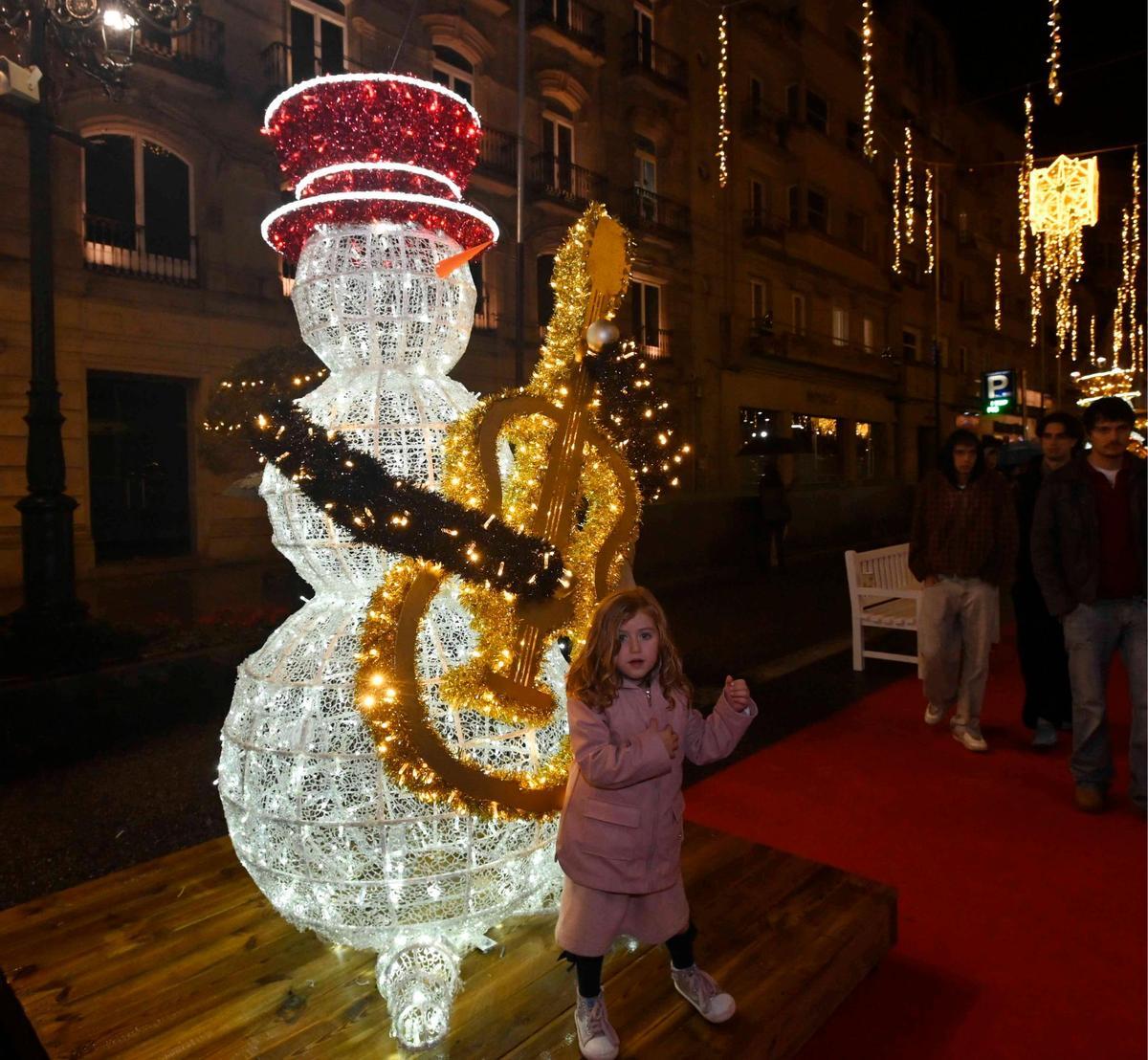 Vigo enciende la Navidad más grande de su historia ante miles de personas