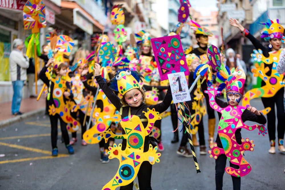 Los más pequeños desfilan en el Carnaval Infantil de Benidorm.