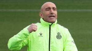 Abelardo dirige un entrenamiento del Espanyol.