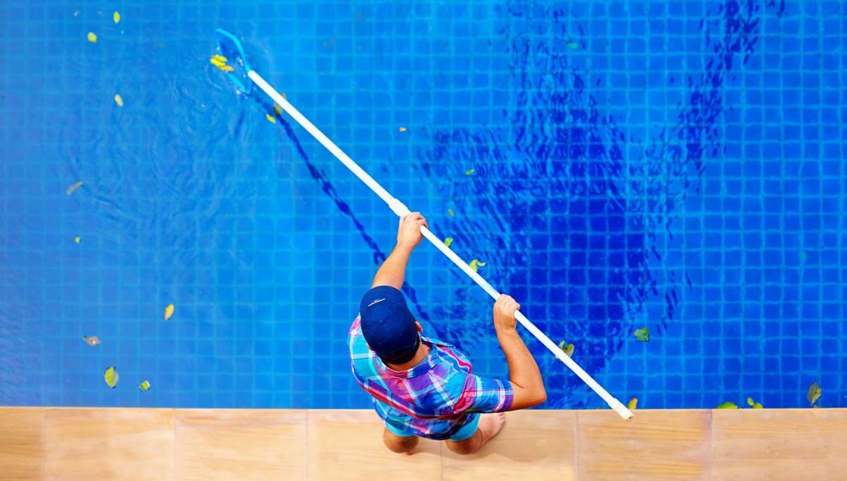 La limpieza y el mantenimiento constante es imprescindible para el buen funcionamiento de la piscina. | NOMBRE FEQWIEOTÓGRAFO