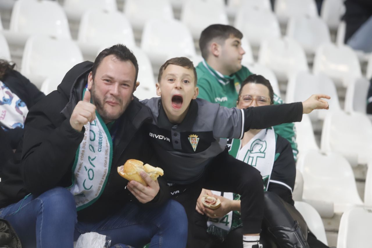 Córdoba CF-Sporting de Gijón, las imágenes de la afición
