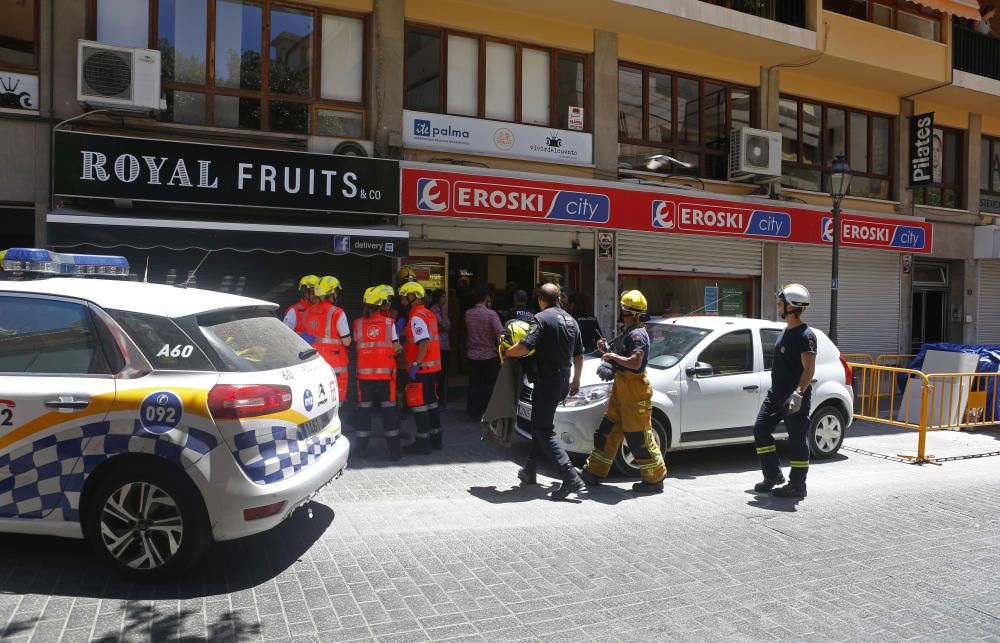 Siete heridos al derrumbarse el techo de un supermercado en la calle Bonaire