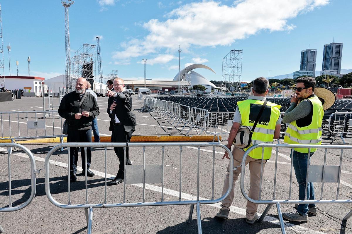 Inspección del recinto para la misa del papa León XIV en Tenerife