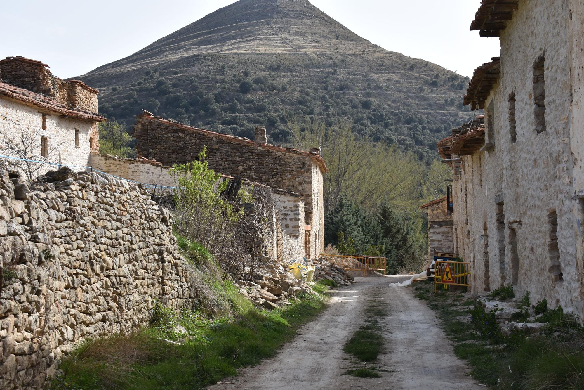 Les Alberedes, un poblado abandonado de Els Ports en el que se proyectan alojamientos rurales.