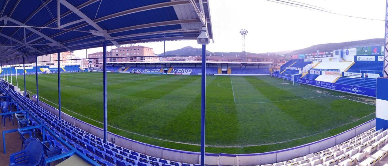 Imagen de El Collao, el peculiar campo de clara inspiración inglesa del Alcoyano que, inaugurado en agosto de 1921, es ya uno de los cuatro estadios más antiguos de España.