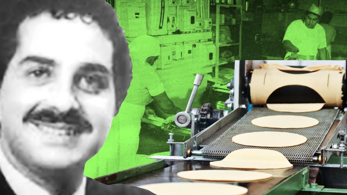 Un joven Fausto Celorio Mendoza junto a una máquina tortilladora.