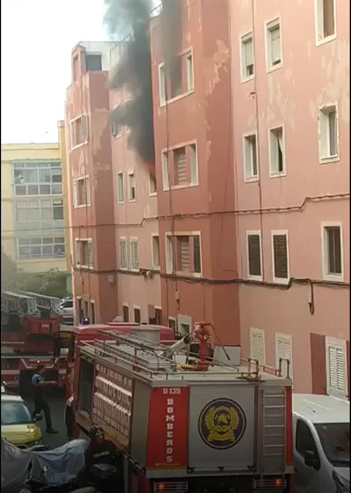 Incendio en el barrio de Escaleritas.