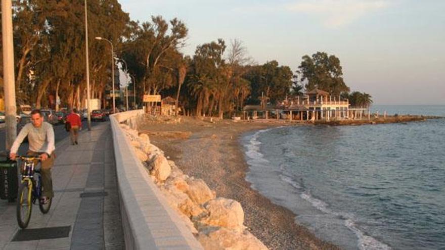 La construcción de un espigón en El Morlaco permitirá crear una amplia playa entre éste y el Balneario.