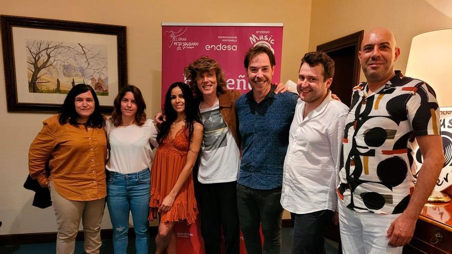 Los ganadores del concurso de LA NUEVA ESPAÑA, con sus ídolos: &quot;No nos lo creemos&quot;