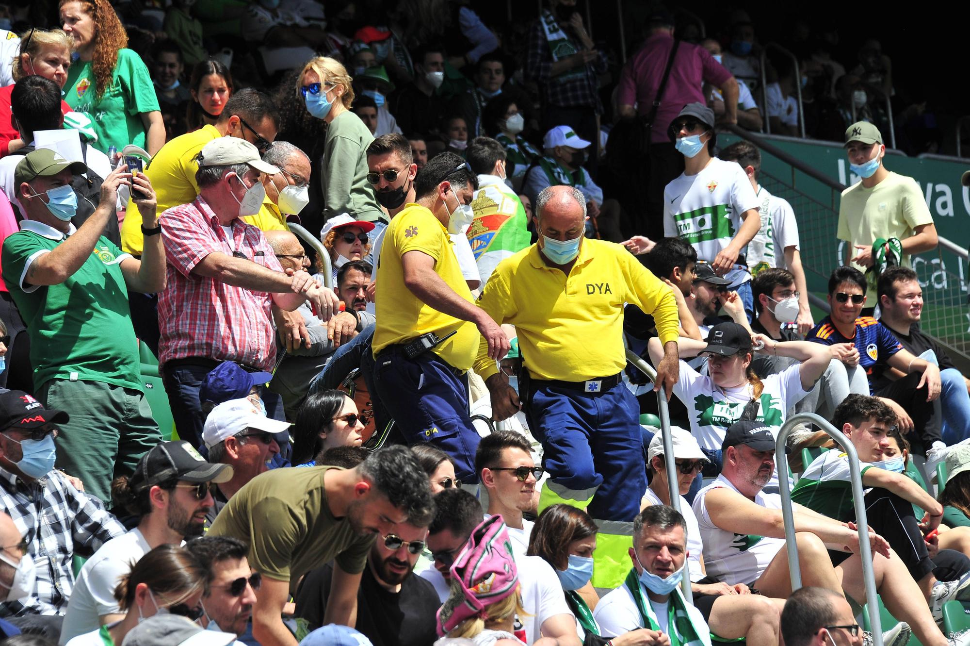 El Elche abraza la permanencia (3-0)