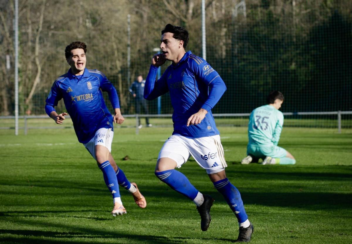 El Vetusta celebra un gol en el partido de vuelta ante el Segovia