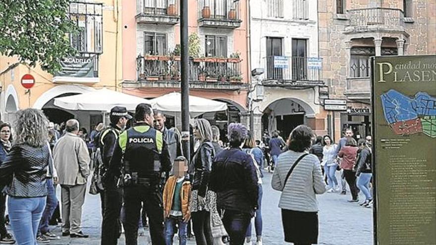 Los turnos policiales se ampliarán con dos mandos y cinco agentes