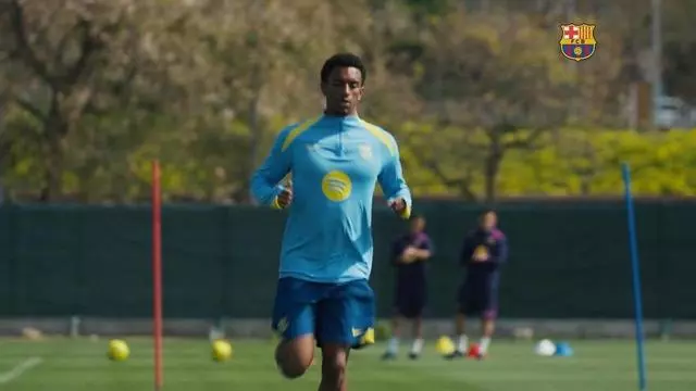 Alejandro Balde, novedad en el entreno del Barça