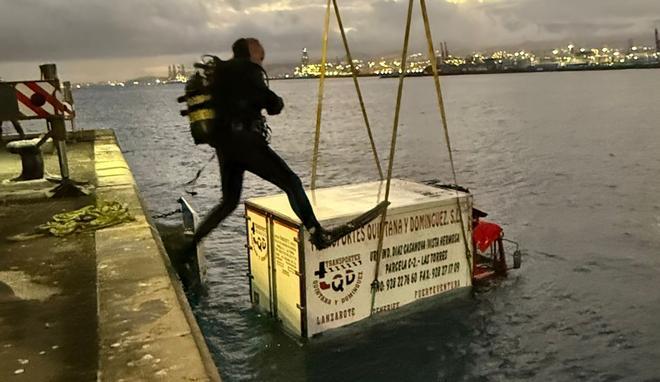 Un despiste acaba con un camión flotando en el Nelson Mandela