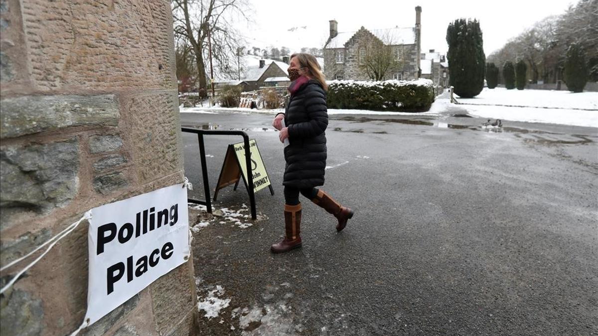 A voter enters a polling station during local elections in Blair Atholl  Scotland  Britain May 6  2021  REUTERS Russell Cheyne