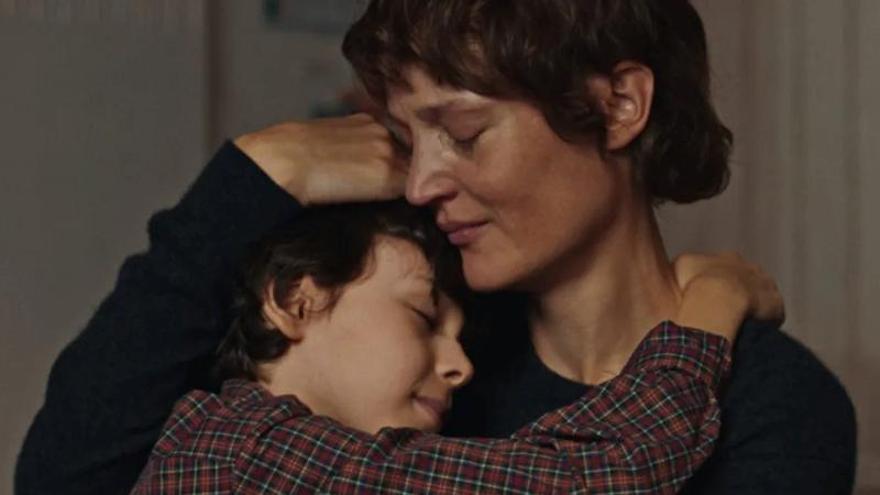 e me tender': la interpretación de Vicky Krieps destaca en este melodrama sólido y duro