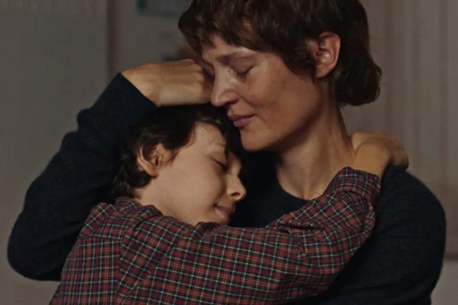 Crítica de 'Love me tender': la interpretación de Vicky Krieps destaca en este melodrama sólido y duro