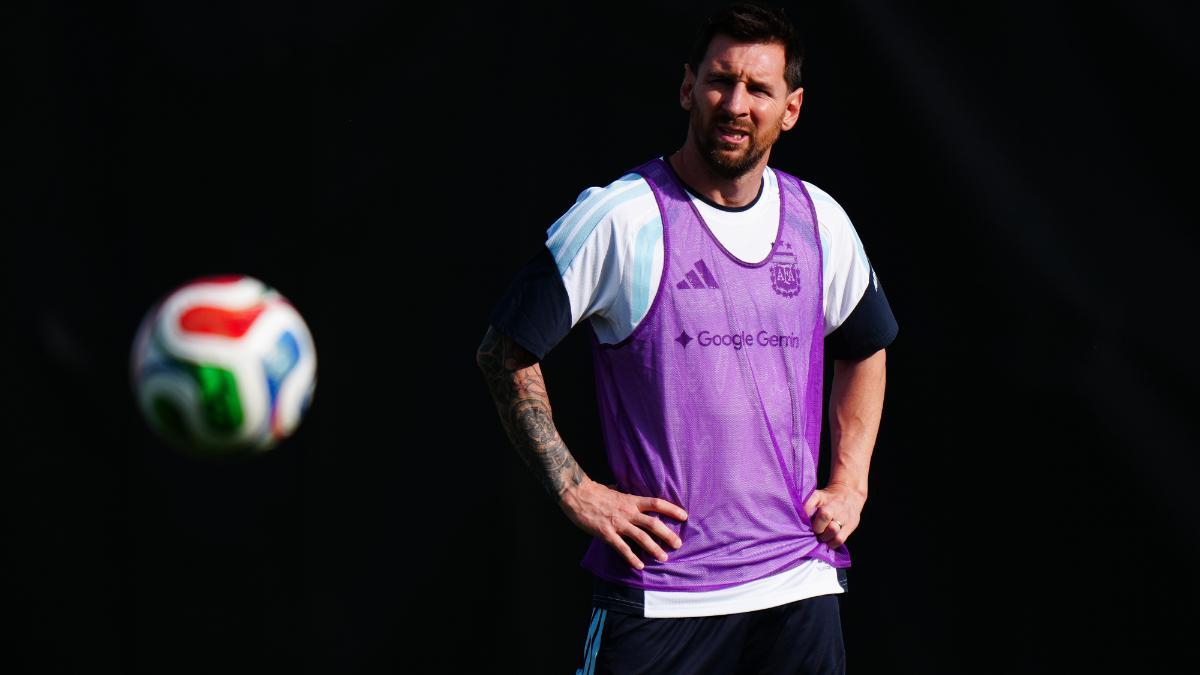 Messi en un entrenamiento con la Trionda