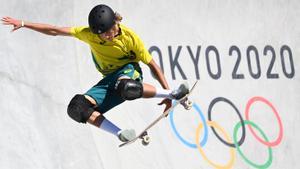 El australiano Keegan Palmer compitiendo en Tokyo 2020 en Skateboarding