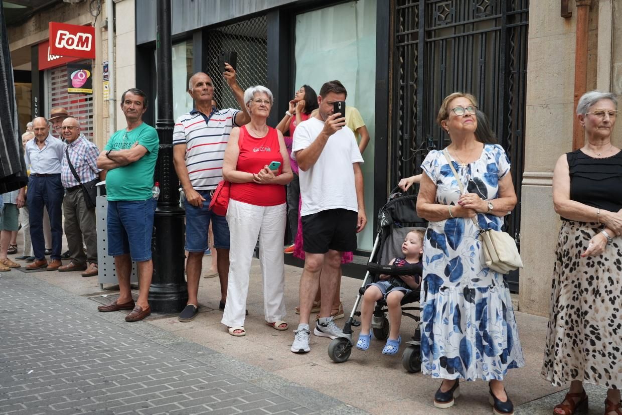 Castelló recibe con honores al Santísimo en la procesión del Corpus Christi